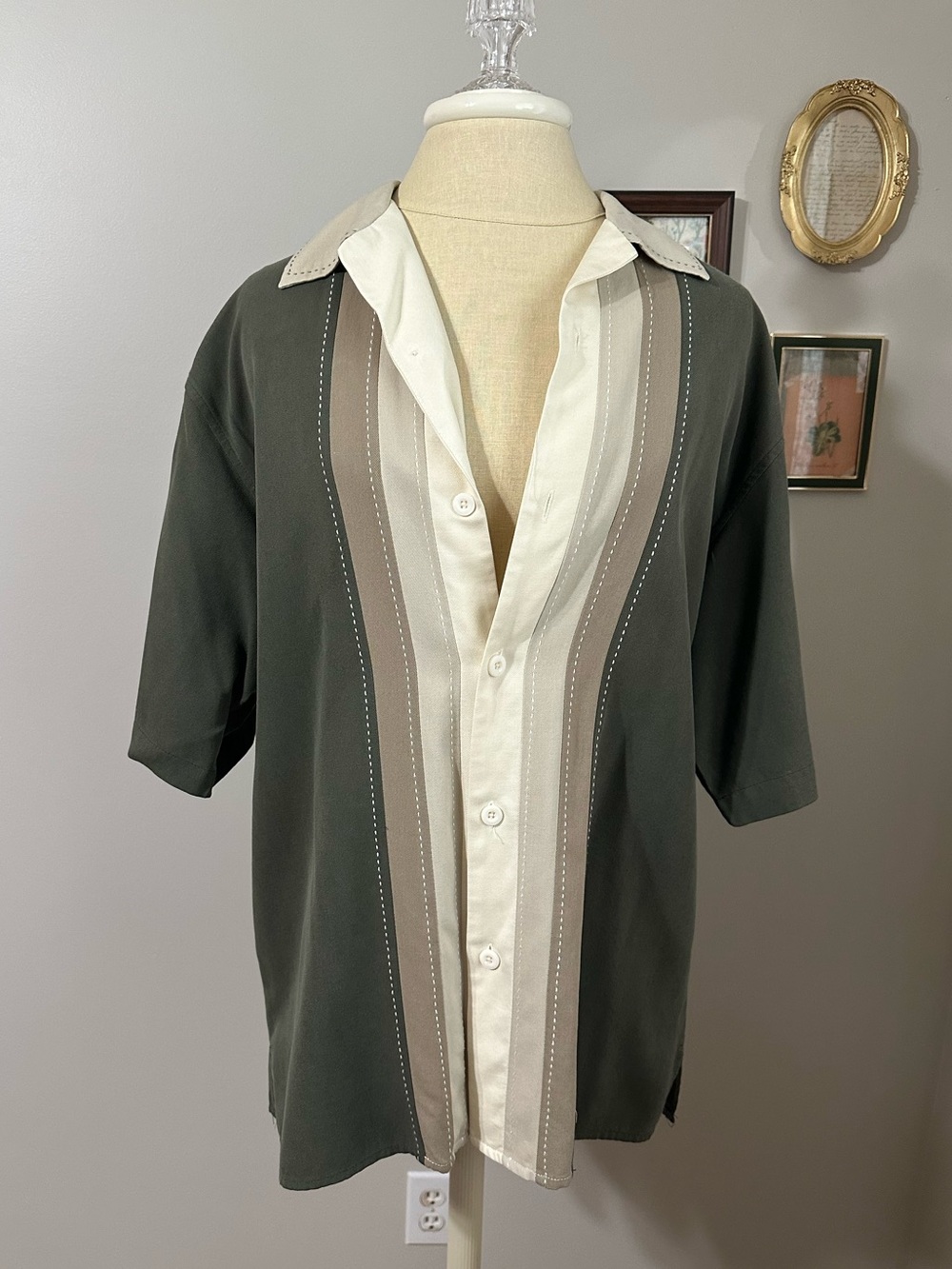 Vintage Men's Short-Sleeve 100% Silk Button-Down Shirt in Olive Green & Cream